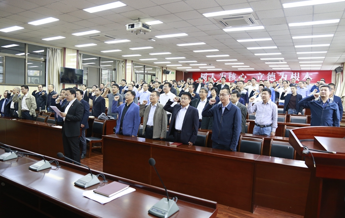 04-1-师德师风—教师节全体教师集体宣誓2 - 副本.JPG