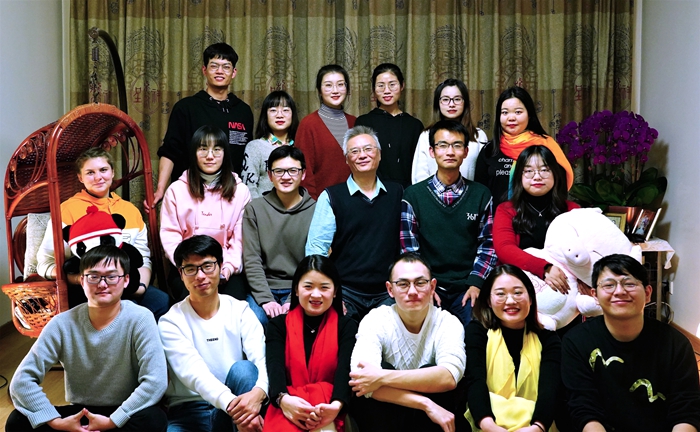 师生合影 - 副本.JPG